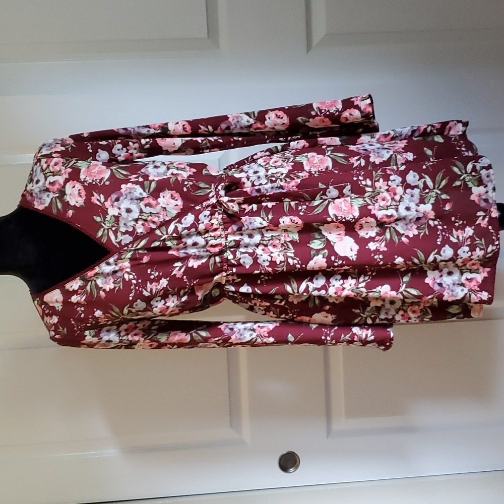 Dress with flared long sleeves
